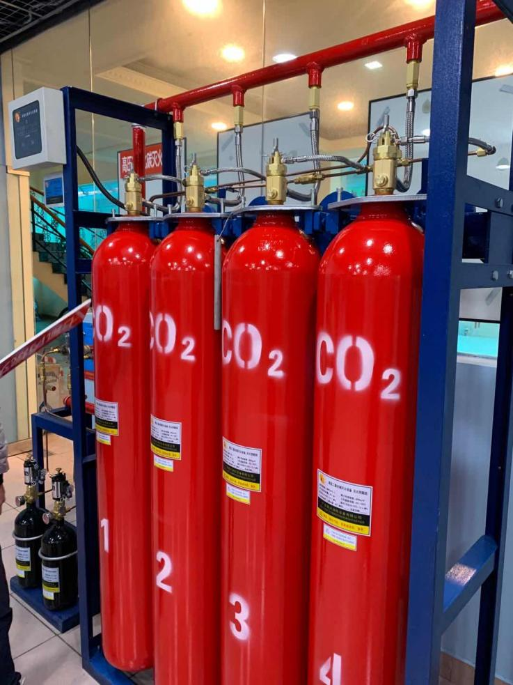 高壓二氧化碳滅火裝置由哪些組成的？