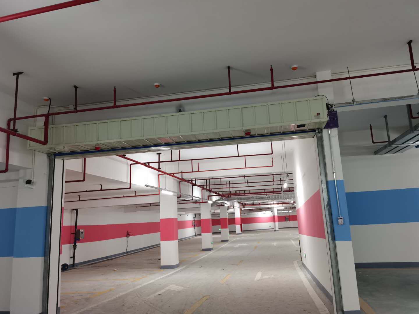 無機布防火卷簾門的有什么特點？