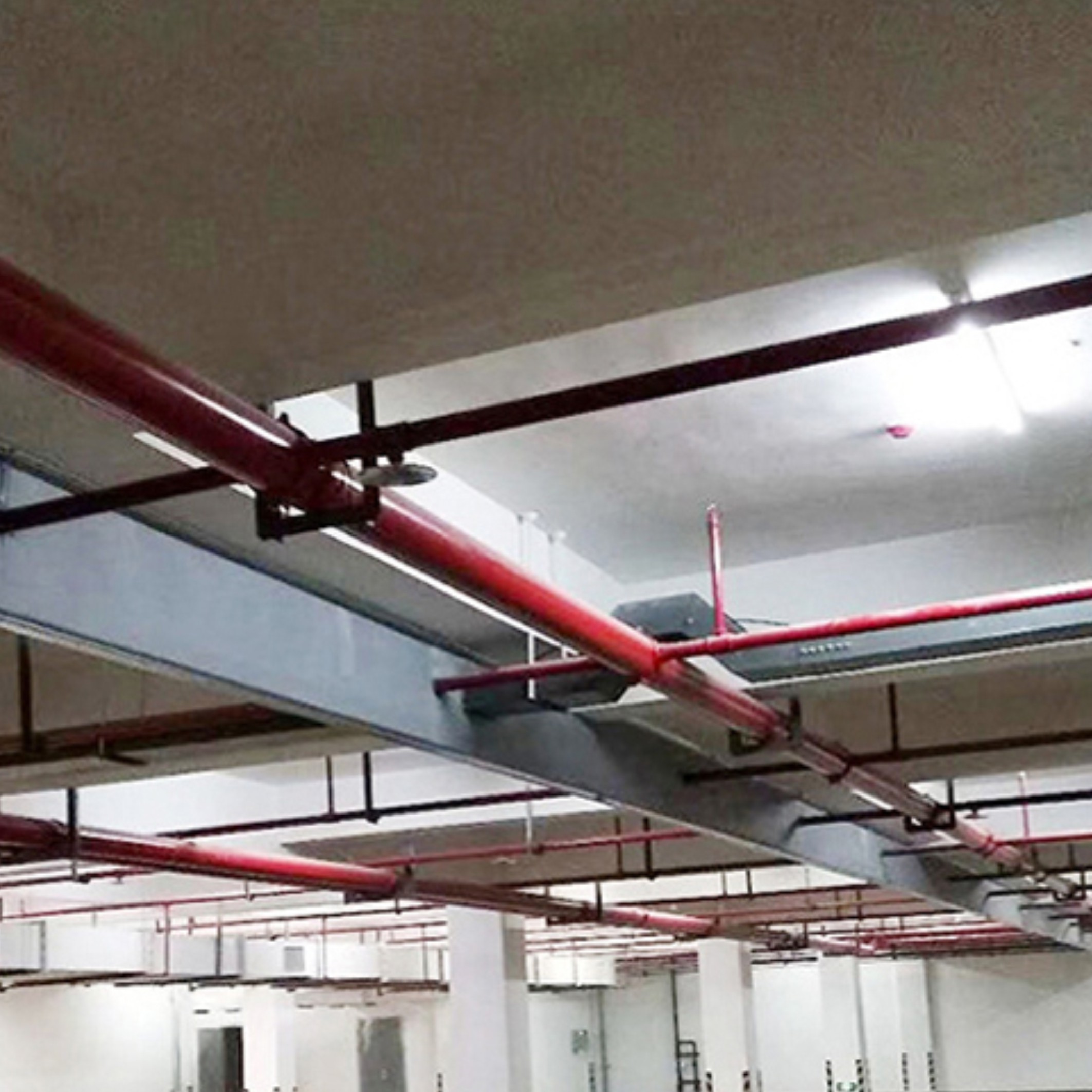 擋煙垂壁在學校那些地方需要安排上？