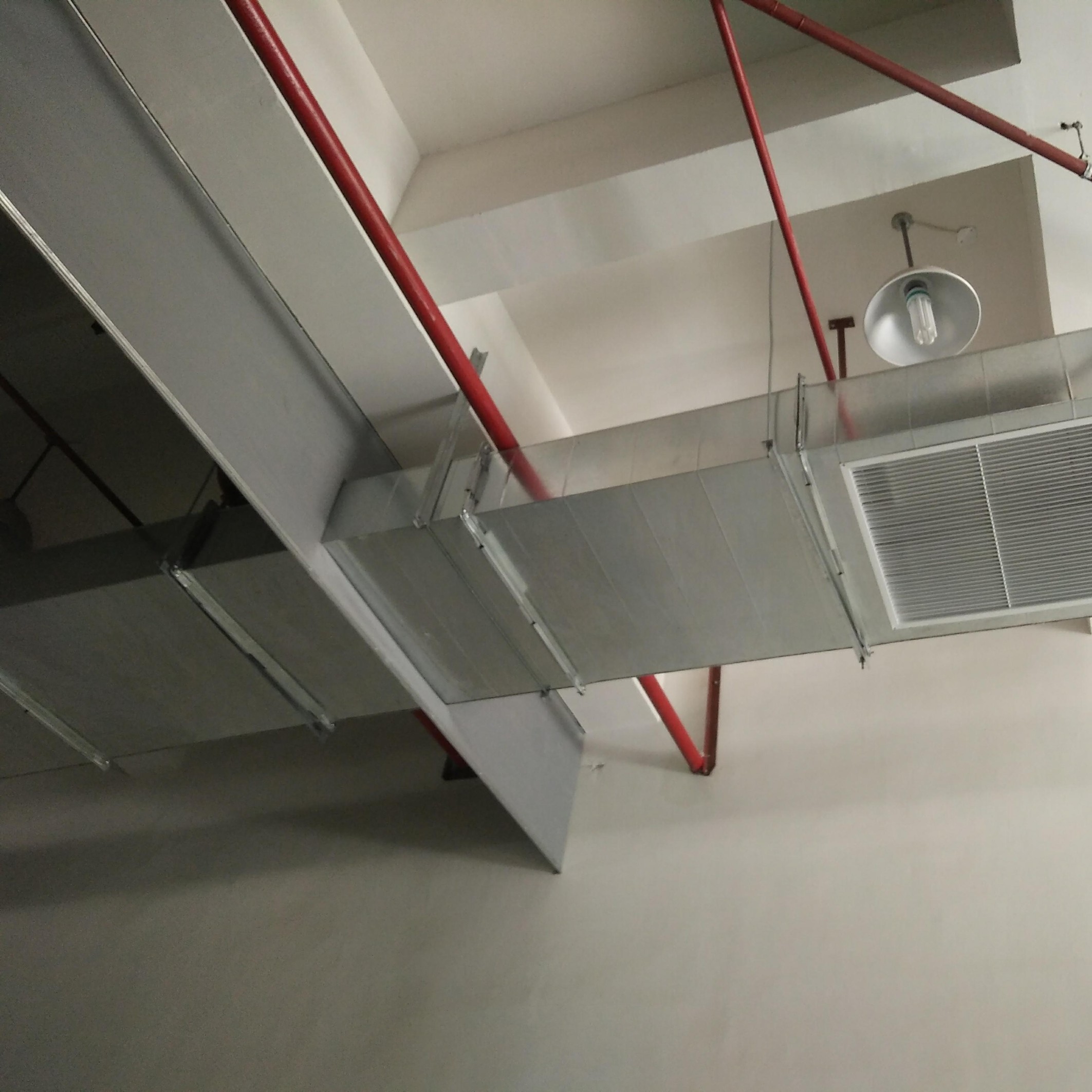 擋煙垂壁的顏色和材質(zhì)有要求嗎