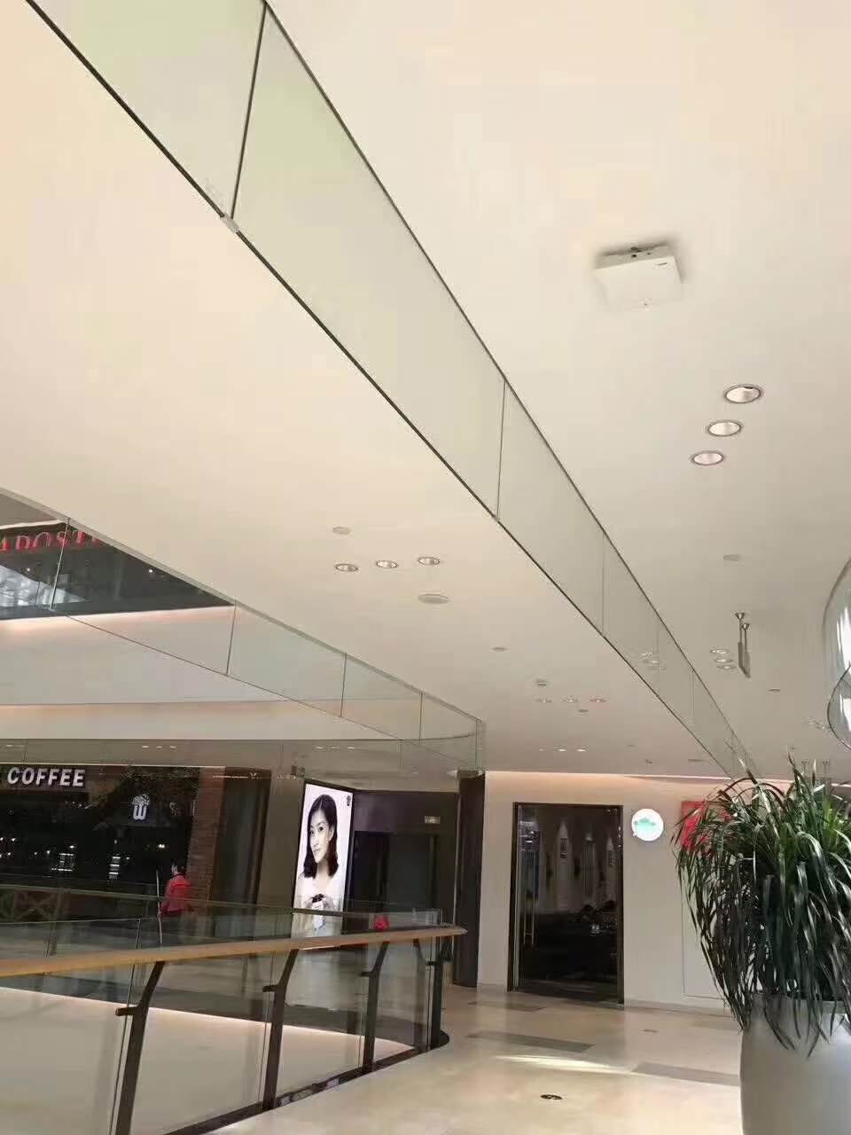 防火玻璃擋煙垂壁在交通樞紐那里應(yīng)用廣泛?jiǎn)幔? title=